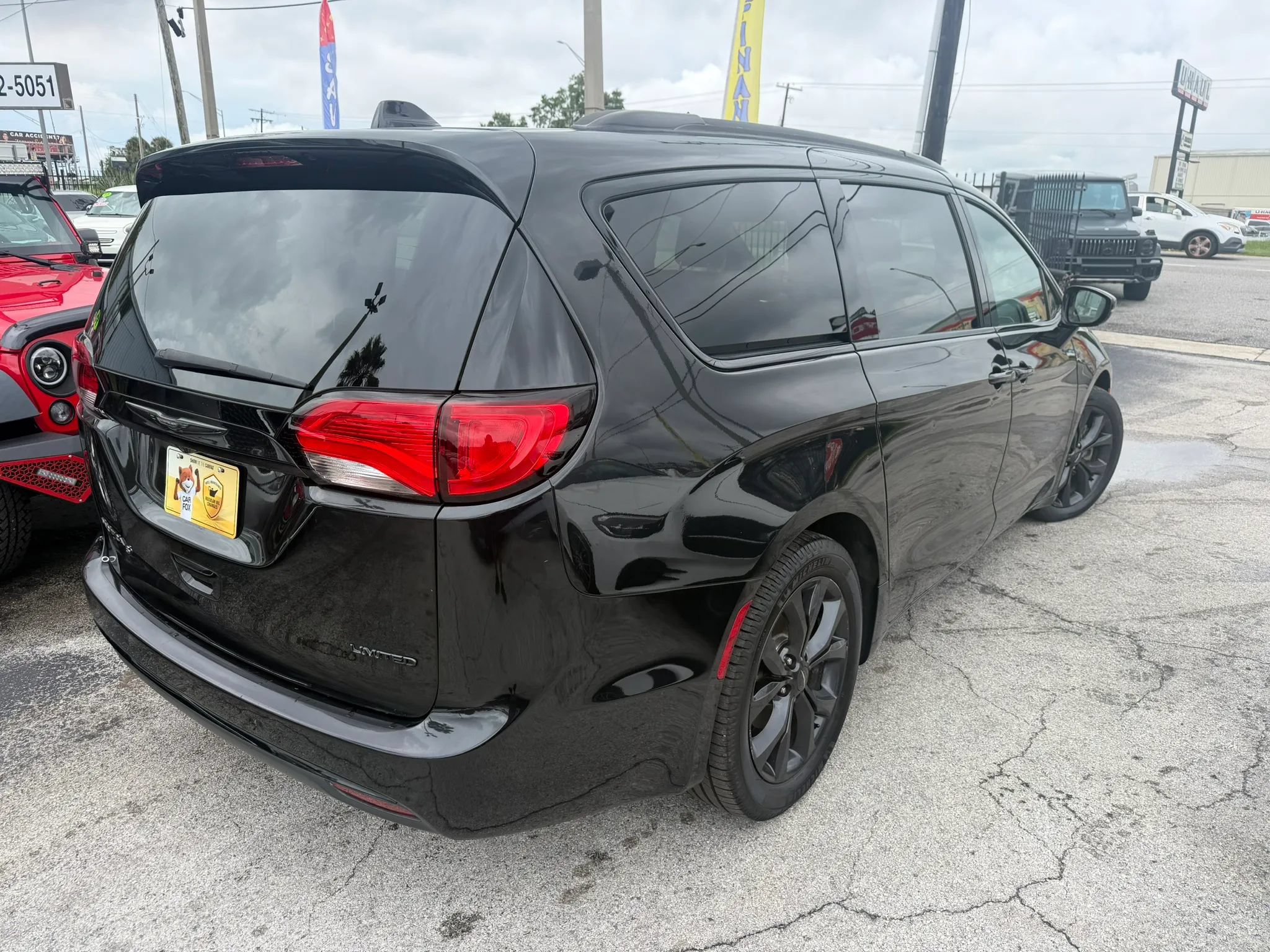 Used 2019 Chrysler Pacifica Limited w/ S Appearance Package FWD image 4