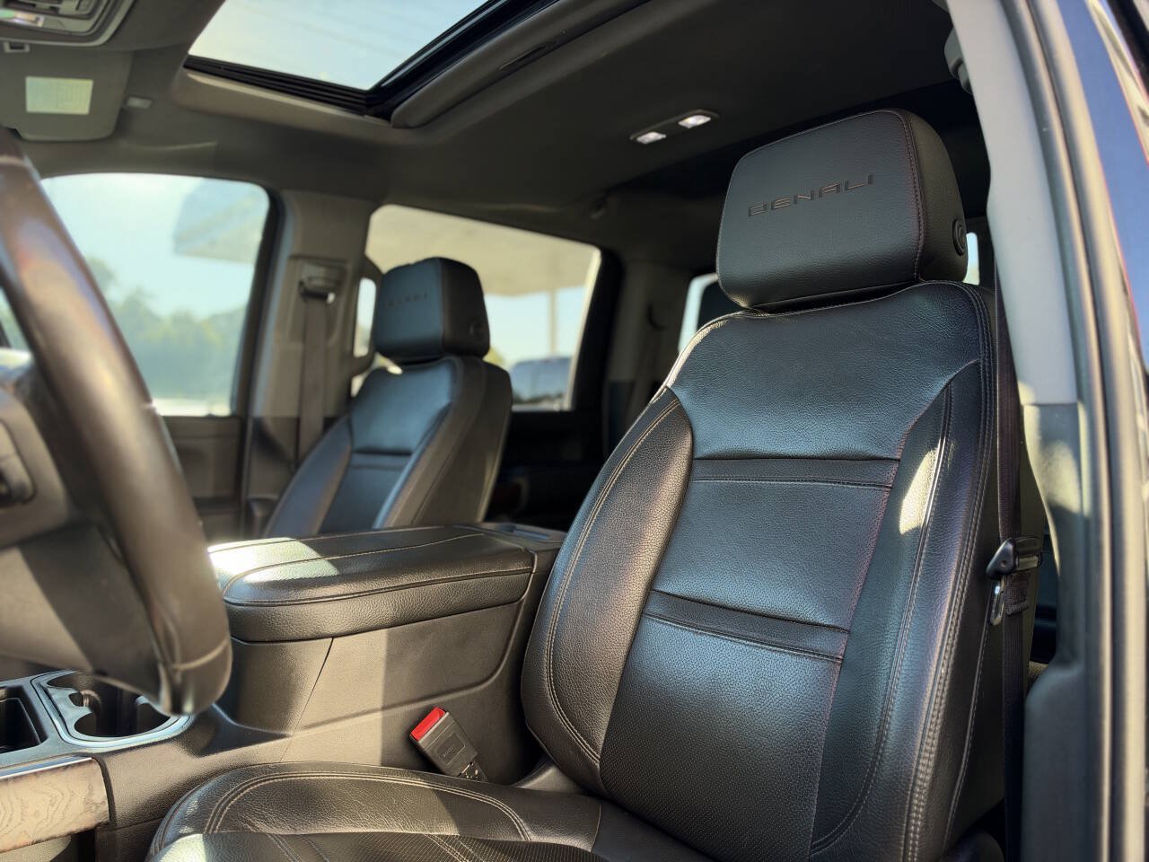 Used 2023 GMC Sierra 3500 Denali w/ Denali Black Diamond Edition AWD/4WD image 15