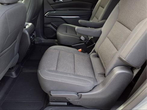 Used 2024 Chevrolet Traverse LT image 18