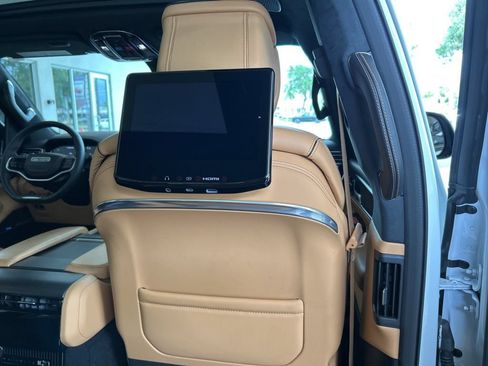 Used 2025 Jeep Grand Wagoneer L Series III w/ Rear Seat Video Group 1 AWD/4WD image 41