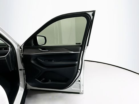 Used 2023 Jeep Grand Cherokee Limited w/ Black Appearance Package image 33