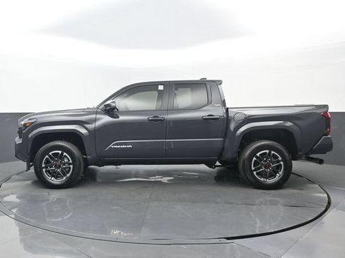 Used 2025 Toyota Tacoma SR5 AWD/4WD image 21