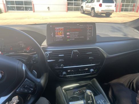 Used 2021 BMW 530i w/ Premium Package RWD image 10