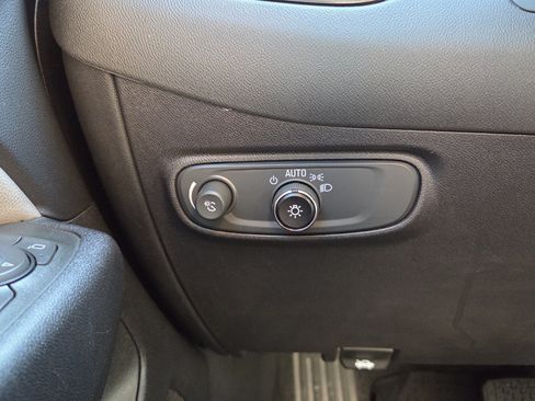Used 2024 Chevrolet Equinox LS w/ LS Convenience Package FWD image 34