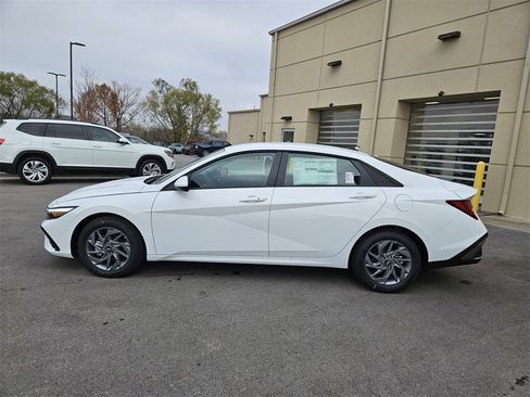 New 2026 Hyundai Elantra Blue image 4
