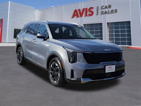 Used 2024 Kia Sorento S image 9