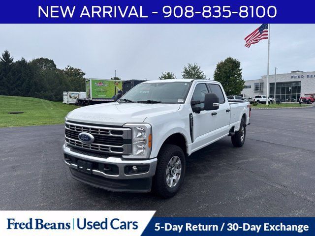 Used 2023 Ford F350 Lariat AWD/4WD image 3