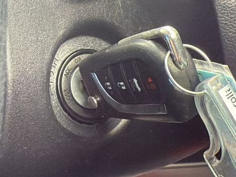 Used 2022 Toyota Corolla LE image 17