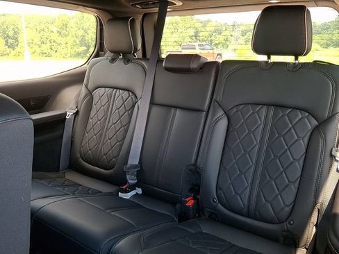 Used 2024 Jeep Grand Wagoneer Series III w/ Rear Seat Video Group 1 AWD/4WD image 10