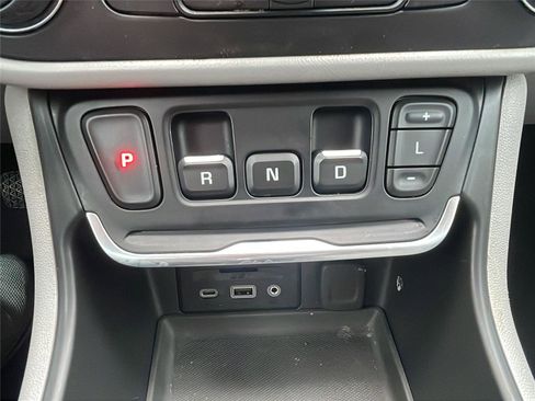 Used 2019 GMC Terrain SLE w/ Driver Convenience Package image 28