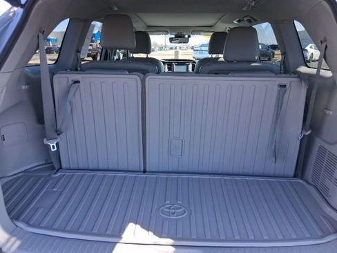 Used 2019 Toyota Highlander Limited Platinum AWD/4WD image 10