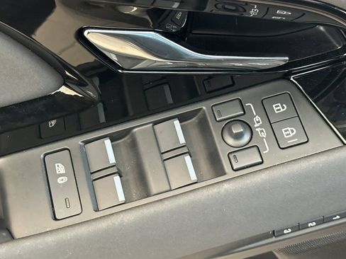 Used 2026 Land Rover Range Rover Evoque S image 15