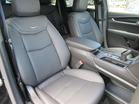 New 2026 Cadillac XT5 Premium Luxury w/ Driver Assist Package AWD/4WD image 8