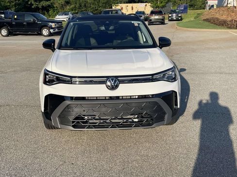 New 2026 Volkswagen Taos SE FWD image 2