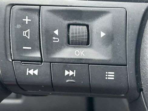 Used 2024 Nissan Rogue SV image 10