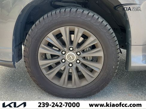 Used 2023 Lexus GX 460 Premium w/ Accessory Package AWD/4WD image 8
