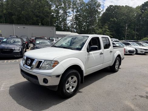 Used 2011 Nissan Frontier SV AWD/4WD image 1