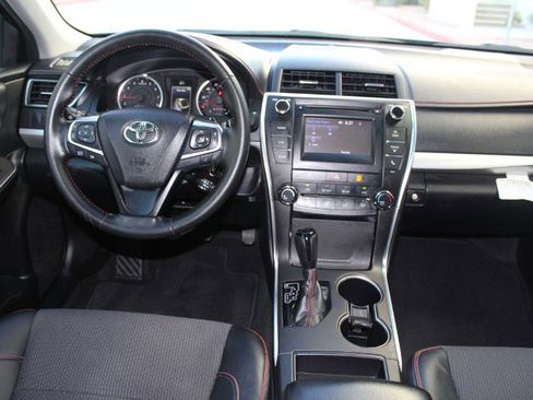 Used 2016 Toyota Camry SE image 18