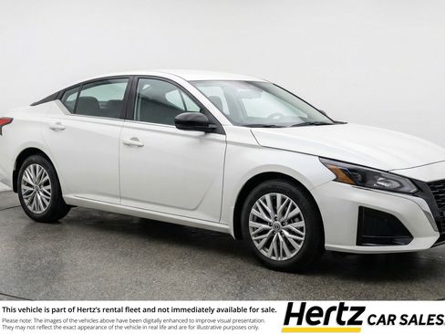 Used 2025 Nissan Altima 2.5 SV FWD image 1