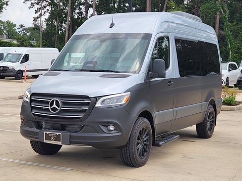 Used 2025 Mercedes-Benz Sprinter 2500 image 4