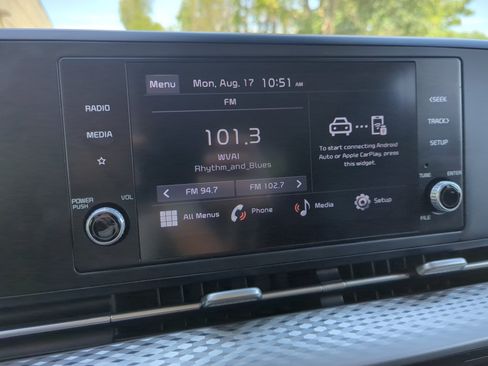 Used 2023 Kia Carnival LX FWD image 29