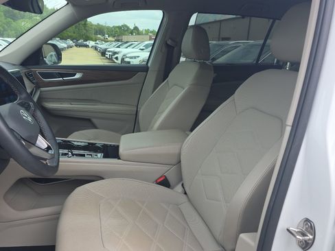 Used 2024 Volkswagen Atlas SE FWD image 10