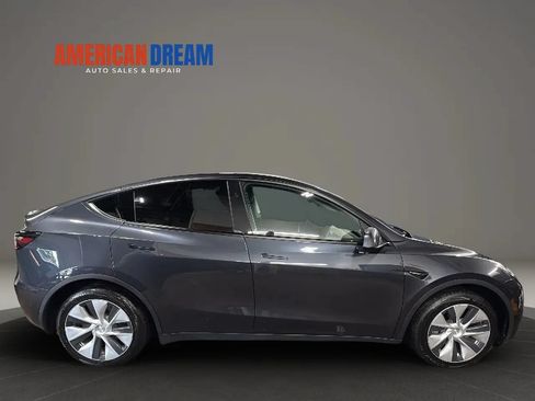 Used 2024 Tesla Model Y Long Range RWD image 5