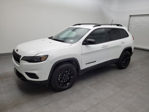 Used 2023 Jeep Cherokee Altitude Lux image 2