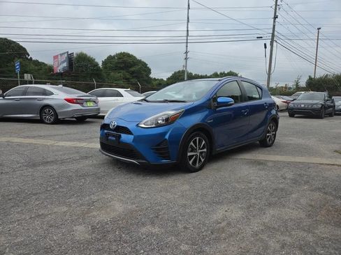 Used 2018 Toyota Prius C Two w/ Carpet Mat Package FWD image 3