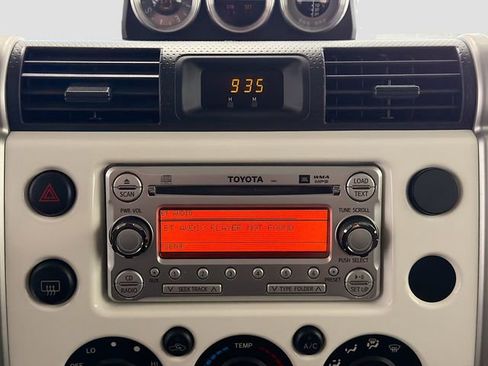 Used 2014 Toyota FJ Cruiser 4WD w/ Upgrade Package image 11