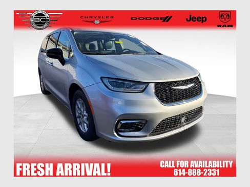 Used 2024 Chrysler Pacifica Touring-L image 1