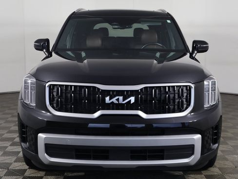 Used 2024 Kia Telluride EX w/ EX Captain's Chair Package image 13