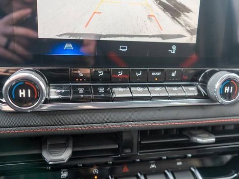 Used 2025 Chevrolet Colorado Z71 image 25