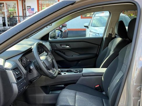 Used 2025 Nissan Rogue SV image 26