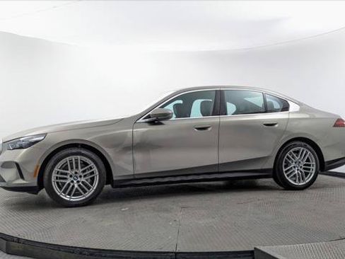 Used 2024 BMW 530i RWD image 3