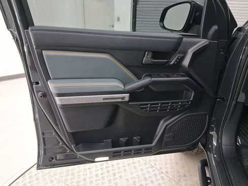 Used 2025 Toyota 4Runner Trailhunter image 20