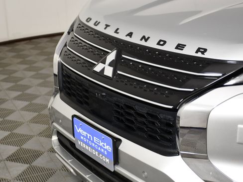 Used 2022 Mitsubishi Outlander SE AWD/4WD image 11