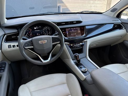Used 2024 Cadillac XT6 Premium Luxury image 2