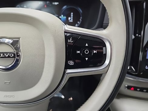 Used 2019 Volvo S60 T8 Inscription image 22