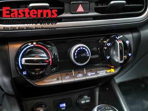 Used 2022 Hyundai Kona SE w/ Winter Weather Package image 37