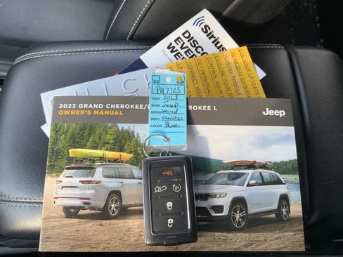 Used 2023 Jeep Grand Cherokee L Limited AWD/4WD image 71