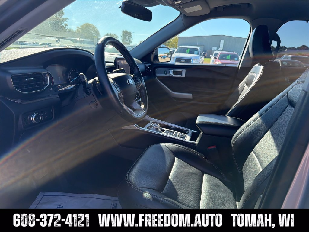 Used 2021 Ford Explorer Limited w/ Equipment Group 301A AWD/4WD image 23