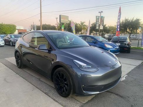 Used 2022 Tesla Model Y Long Range image 7