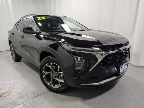 Certified 2024 Chevrolet Trax LT w/ Driver Confidence Package FWD image 2