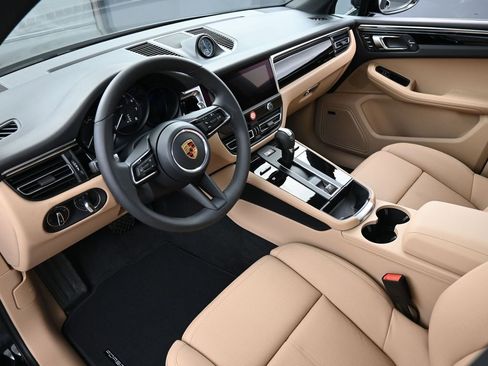 New 2026 Porsche Macan AWD/4WD image 4
