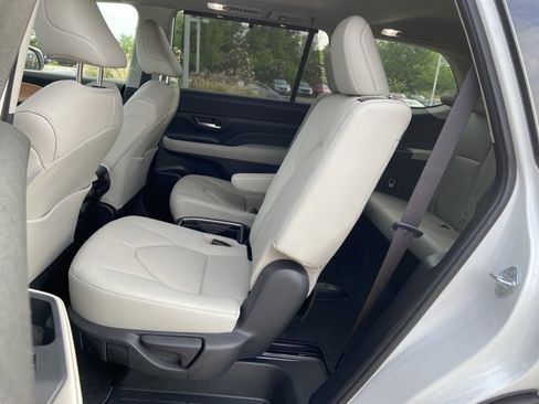 Used 2024 Toyota Grand Highlander Limited AWD/4WD image 16