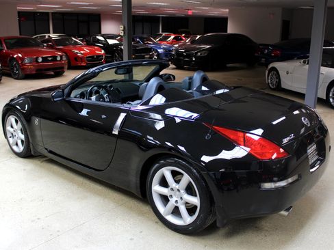 Used 2004 Nissan 350Z Touring image 39