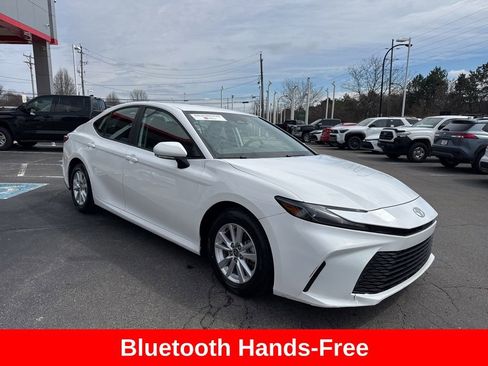 Used 2025 Toyota Camry LE image 9