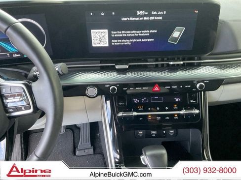 Used 2024 Kia Carnival SX Prestige FWD image 11