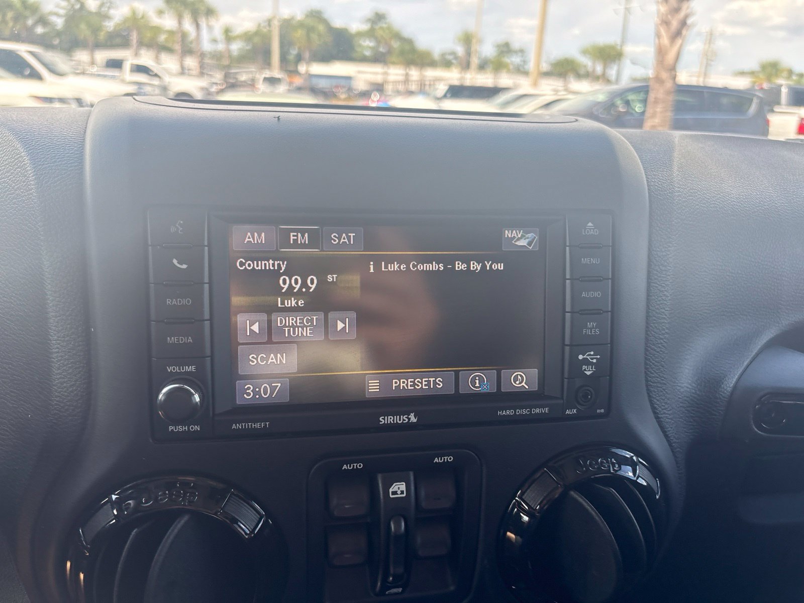 Used 2017 Jeep Wrangler Unlimited Sahara AWD/4WD image 26